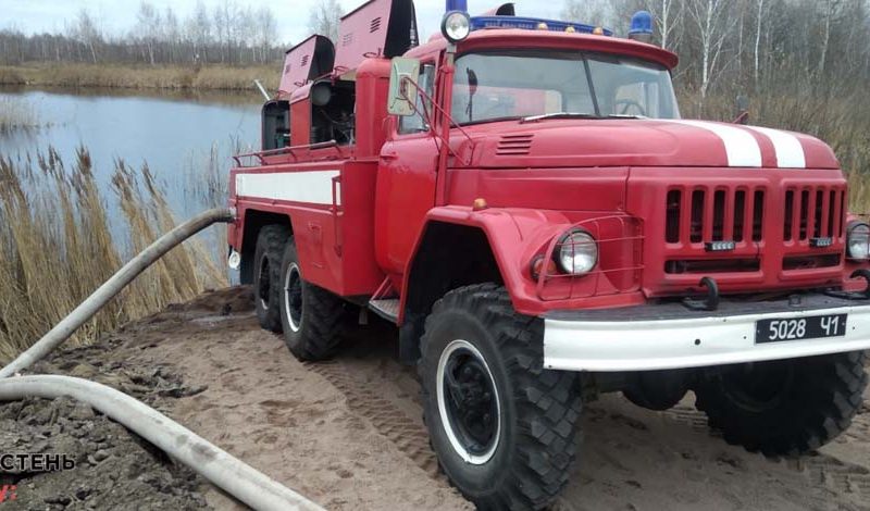 Коростенські вогнеборці продовжують гасити пожежу на сміттєзвалищі в селі Грозине ?ФОТО