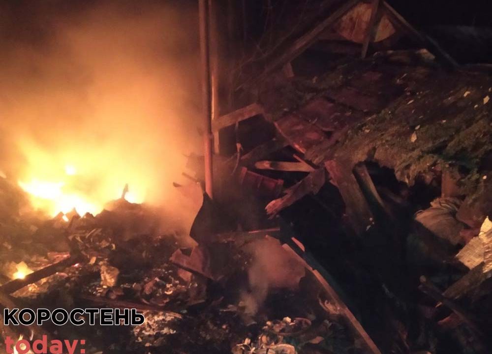 В Коростенському районі через несправну проводку вогонь знищив кухню, веранду та літню кухню