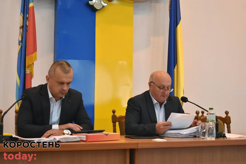 На сесії міської ради коростенські депутати говорили про придбання сміттєвоза та шкільного автобуса ▶️ВІДЕО