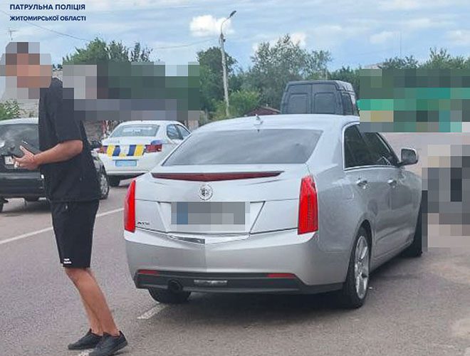 На Житомирщині патрульні затримали двох агресивних росіянок, одна з яких фотографувала військові об’єкти
