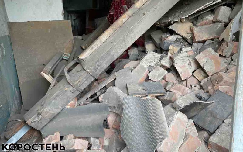 Мешканці будинку по вулиці Зв’язківців у Коростені розповіли про обвал перекриття