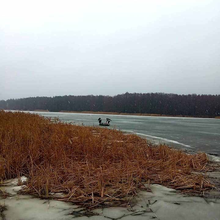 На водосховищі у Коростенському районі рибалка провалився під лід і загинув (ФОТО)