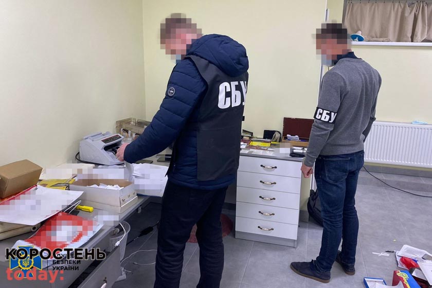 На складі в Житомирській області зберігали контрафактні цигарки, які розповсюджували всією країною ?ФОТО
