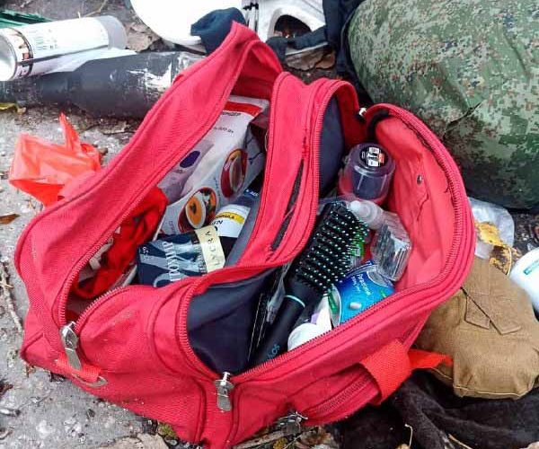 Втікаючи з Лимана, окупанти покидали награбовані житомирські шкарпетки (ФОТО)
