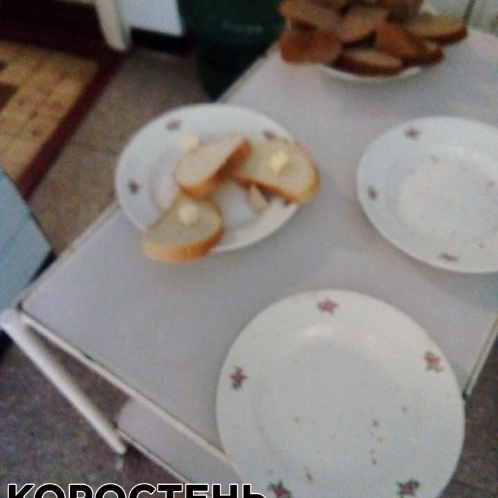 Трохи хліба, трохи масла: стало відомо, як годують хворих на Covid-19 коростенців