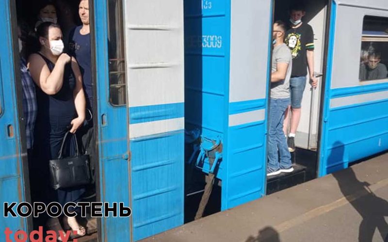 Попри карантин, електрички Київ – Коростень їздять забитими ?ФОТО