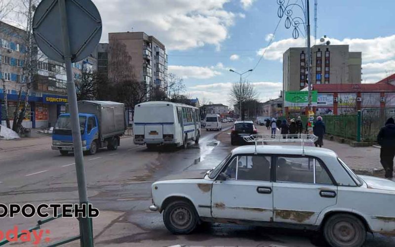 Попри заборону Кабміну, в Коростені продовжує курсувати громадський транспорт (ФОТО)