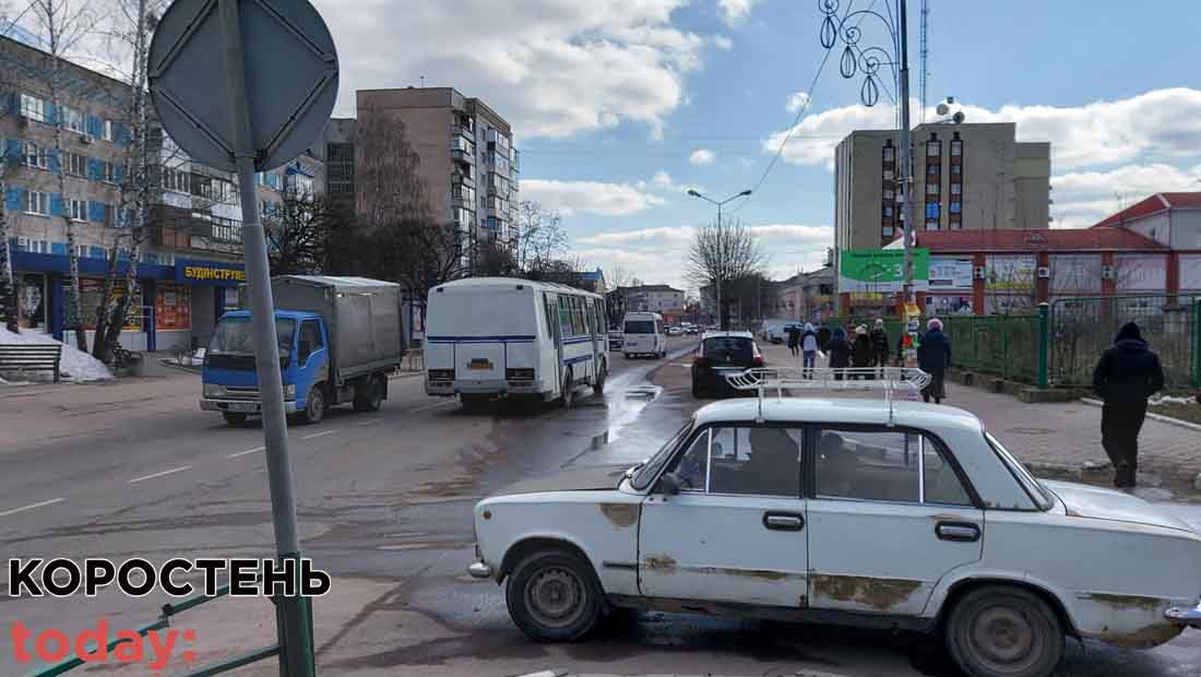 Попри заборону Кабміну, в Коростені продовжує курсувати громадський транспорт (ФОТО)