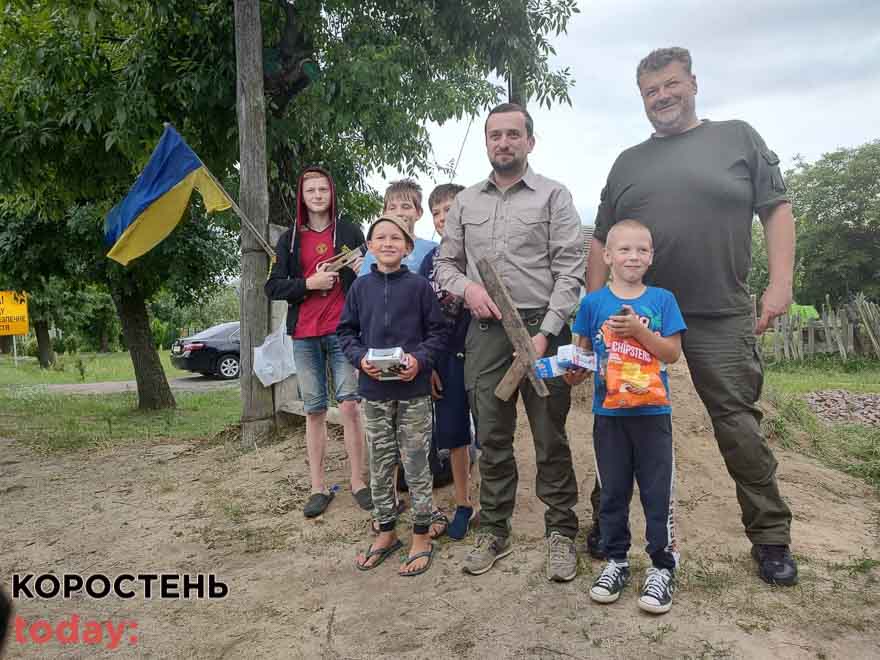 Дітлахи з Коростенщини на блок-посту “заробили” понад 4 тис. грн, гроші передали на потреби захисників
