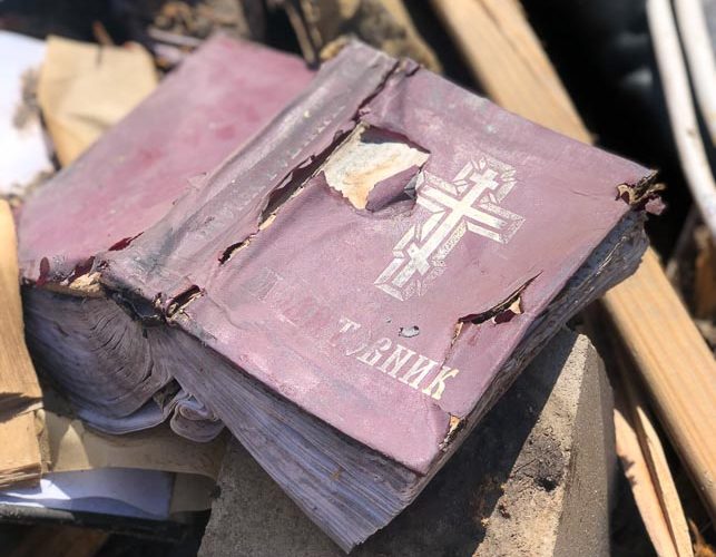 У селі Коростенського району по подвір’ю лежали частина тіл загиблої родини