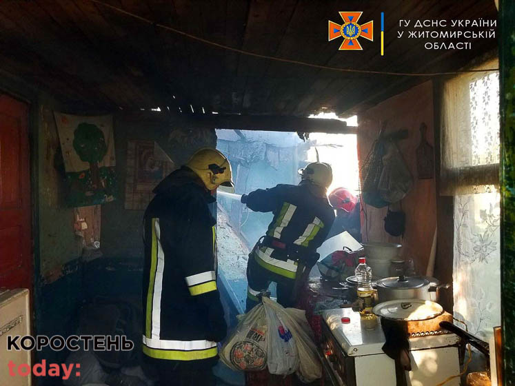 Коростенці, які у вітряну погоду спалювали сміття, ледь не спопелили будинок (ФОТО)