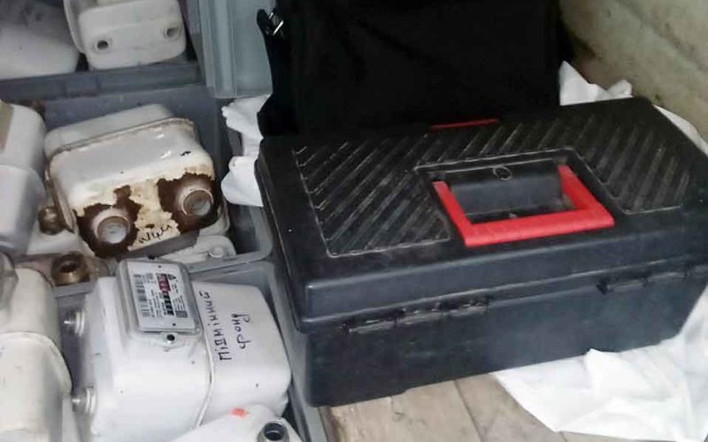 У Коростені чоловік вкрав лічильник з автівки газовиків, поки ті працювали у багатоповерхівці