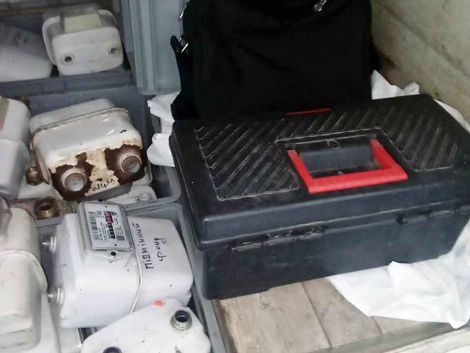 У Коростені чоловік вкрав лічильник з автівки газовиків, поки ті працювали у багатоповерхівці