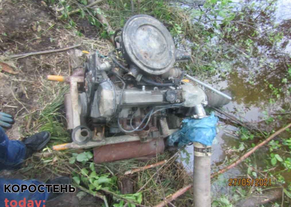 У Коростенському затримали старателів, що видобували бурштин за допомогою мотопомпи ?ФОТО