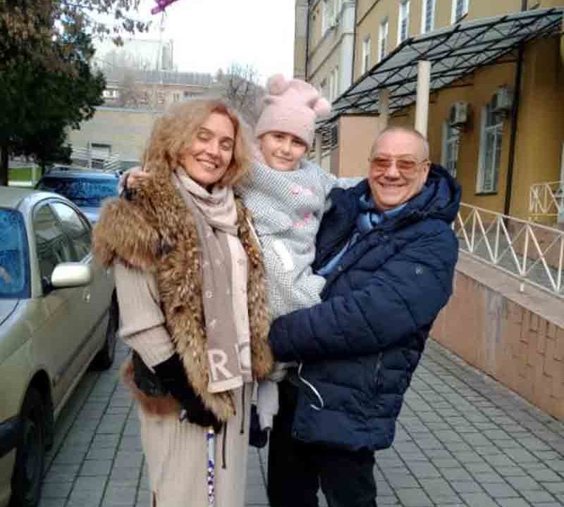 Маленьку коростенку, яка на початку осені потрапила під потяг, виписали з лікарні