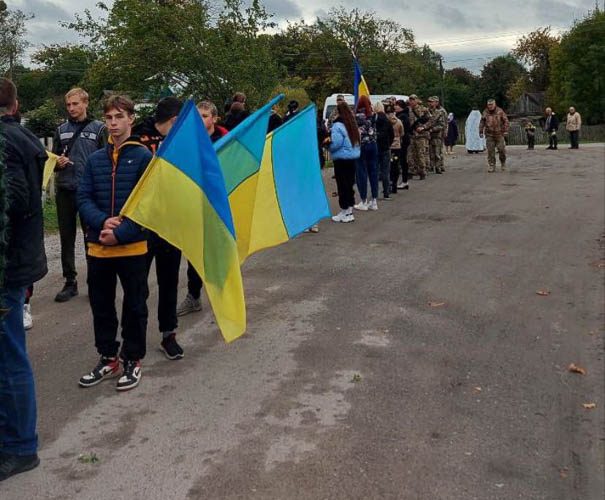 Коростенці та жителі села Михайлівка попрощалися з військовослужбовцем Юрієм Рафальським