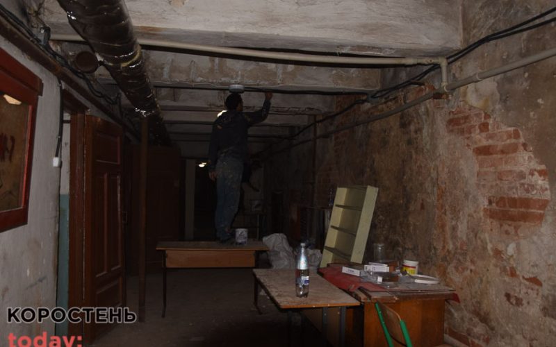Як у Коростені готують укриття в навчальних закладах (ФОТОрепортаж)