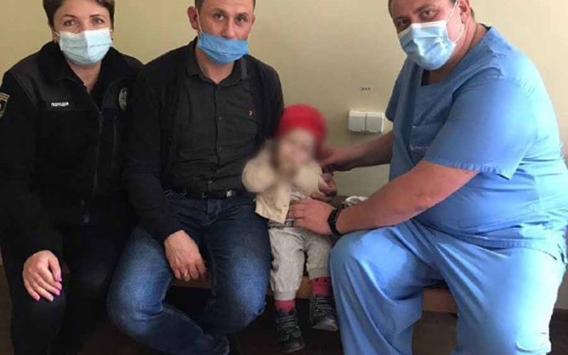 У селі Коростенського району 26-річна жінка залишила годовале дитя на чужих людей та поїхала до Києва ?ФОТО