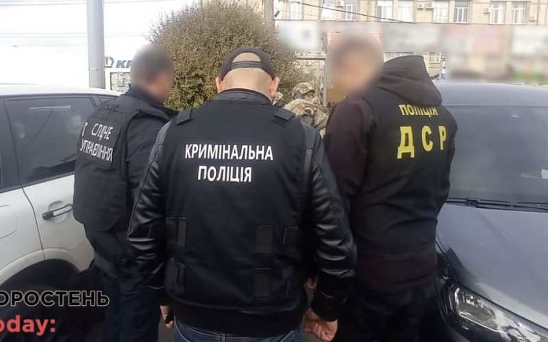 Правоохоронці затримали чоловіків, які на Вінниччині тримали в підвалі жителя Житомирської області, погрожували і вимагали гроші