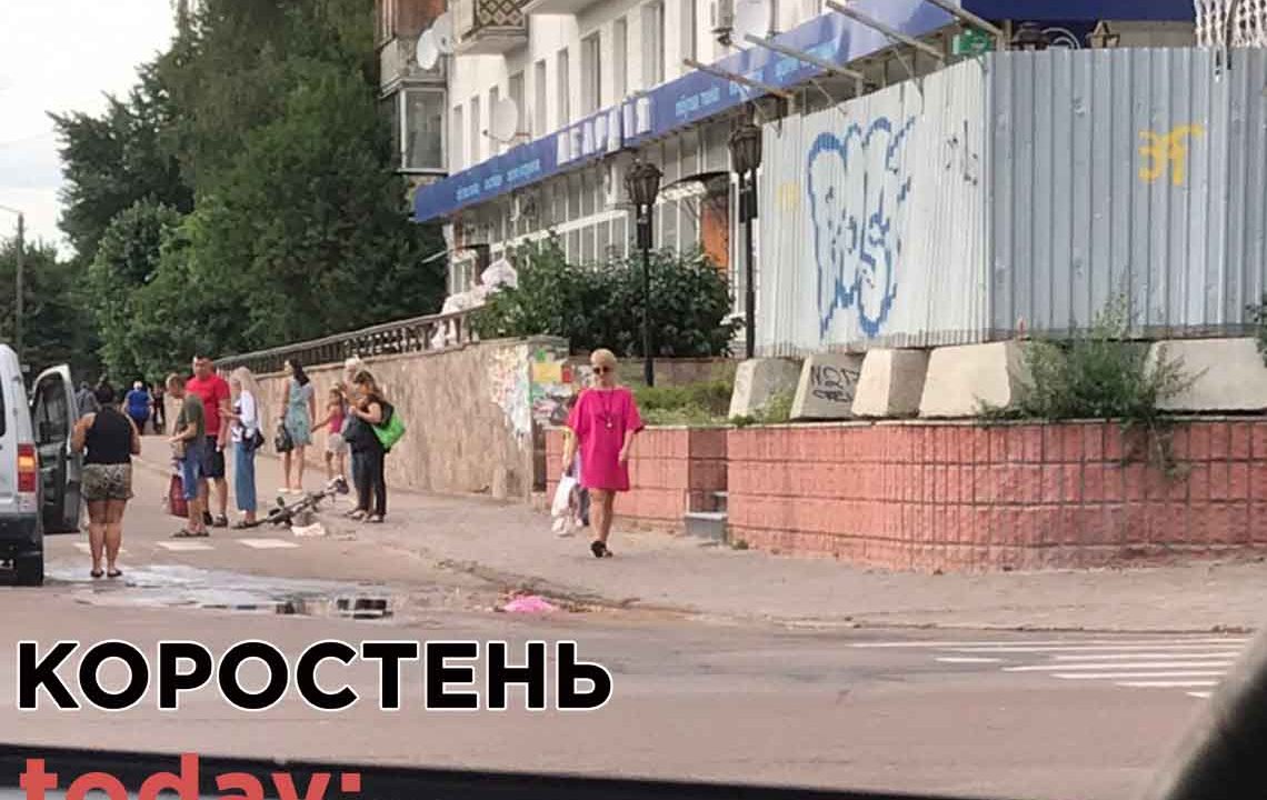 У центрі Коростеня автомобіль збив велосипедистку на пішохідному переході ?ФОТО