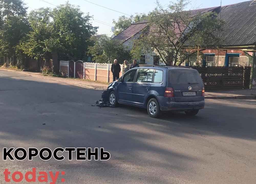У Коростені на перехресті від удару перекинулася машина ?ФОТО