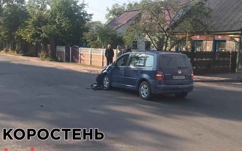 У Коростені на перехресті від удару перекинулася машина ?ФОТО