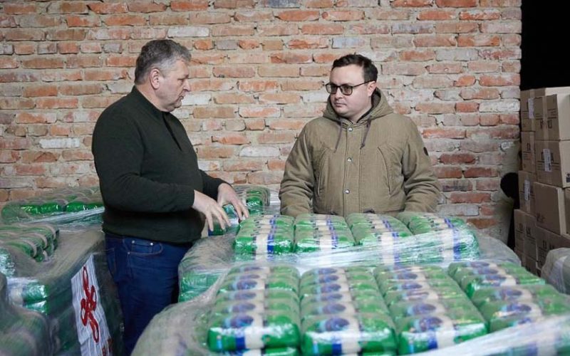 У громадах Житомирщини благодійники роздадуть 20 тис. продуктових наборів літнім людям