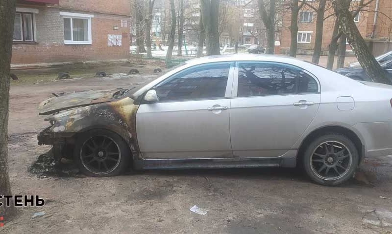На Черемушках в Коростені вночі горів автомобіль ?ФОТО