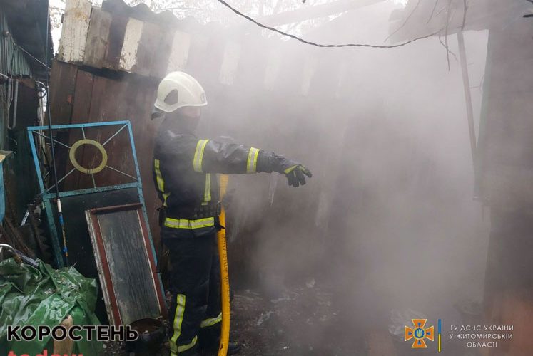 В Овручі під час гасіння пожежі рятувальники виявили в будинку тіло чоловіка ?ФОТО