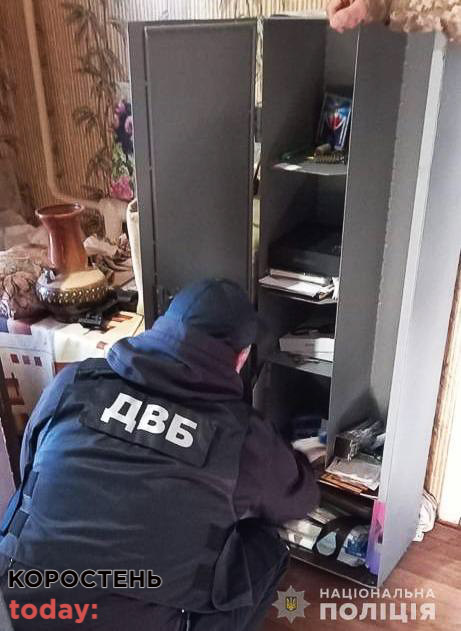 На Житомирщині чоловіки-мародери викрали зі збитого українського літака бойовий комплект та зброю пілота (ФОТО)