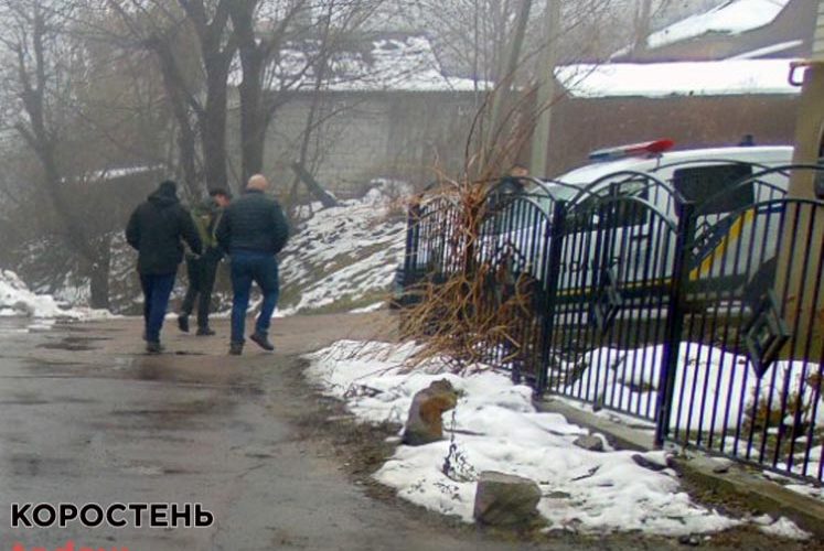 Вночі п’яний парафіянин з Житомира біля церкви побив кілька автівок