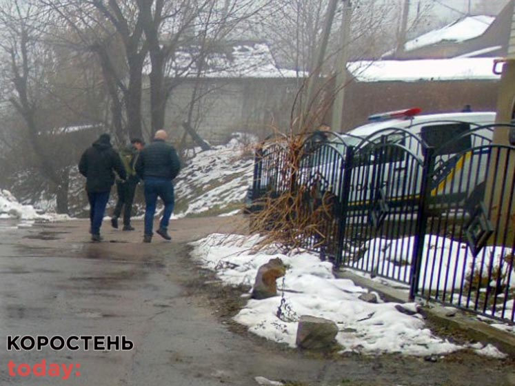 Вночі п’яний парафіянин з Житомира біля церкви побив кілька автівок