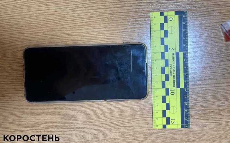На вокзалі в Києві житель Житомирщини «позичив» телефон у нового знайомого та зник