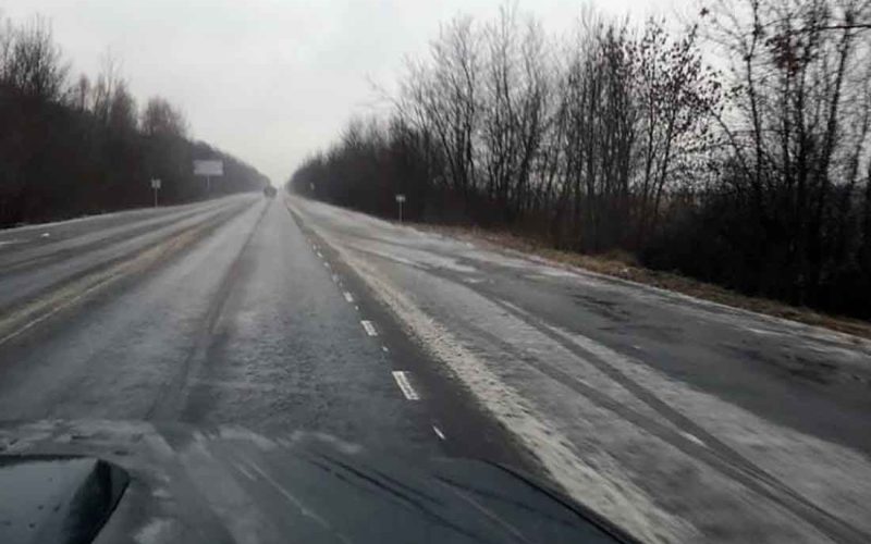 Увечері 11 грудня знову ожеледиця – водіїв закликають утриматися від поїздок